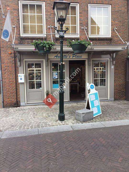 Annette’s Place , Sluis