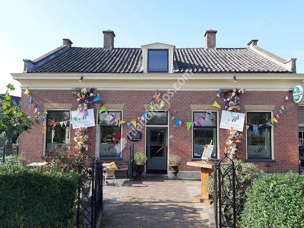 De Meester, Café en Zalen