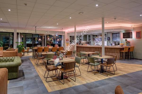 La Base - grand café & takeaway