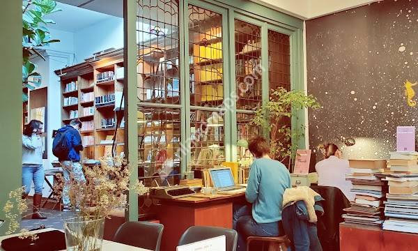 The Bookstor Cafe
