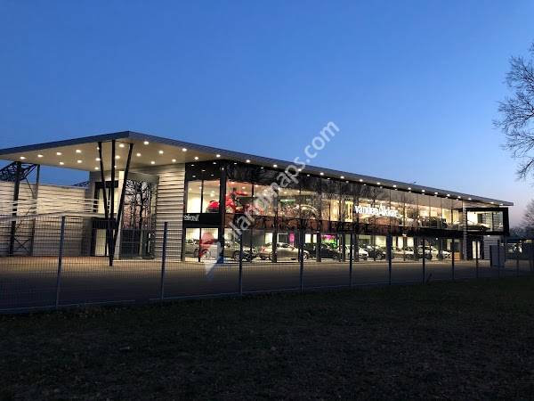 Van den Akker | Mercedes Benz