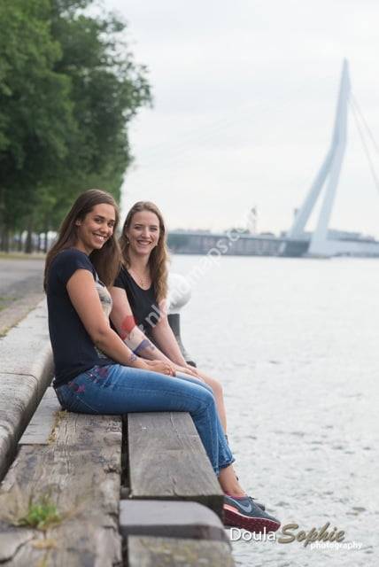 Verloskundigen aan de Maas